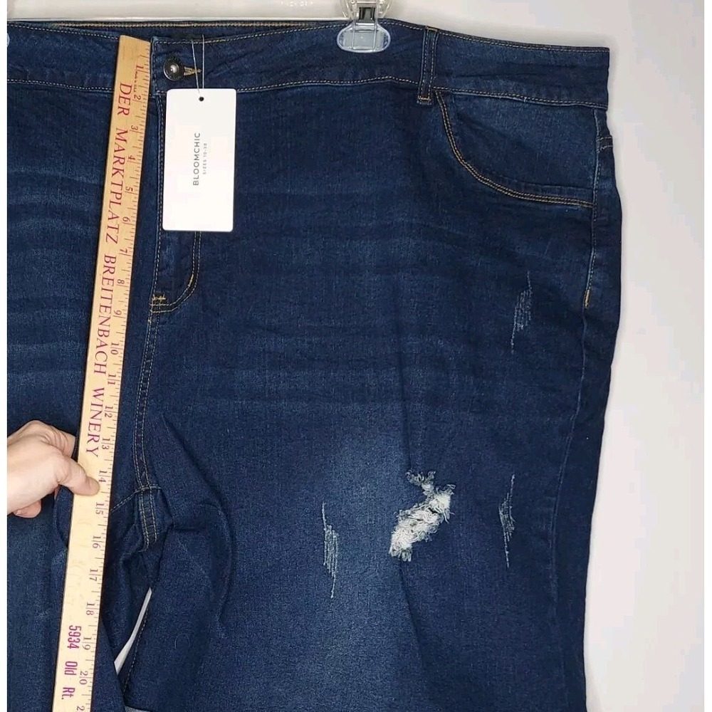 Bloom Chic Women Plus Jean Shorts 30 Blue Stretch Cuff Distressed NEW - Picture 5 of 8